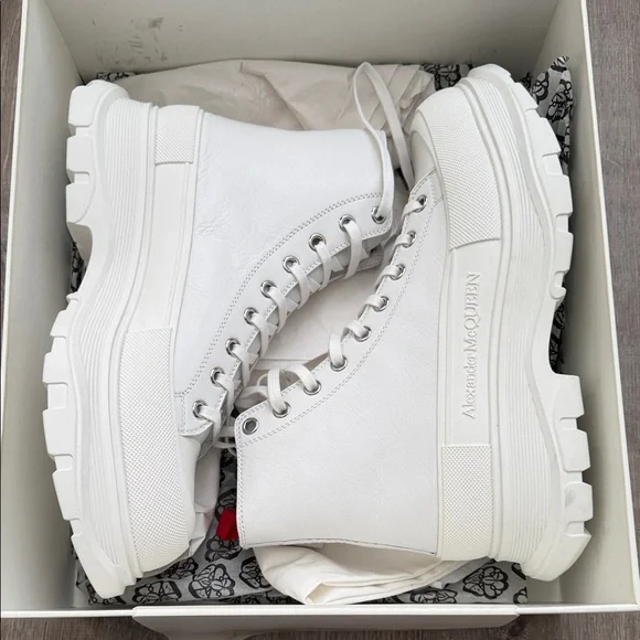 Men’s Alexander McQueen Sneakers - Picture 2 of 8